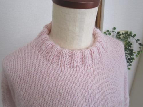 襟は2目ゴム編みのダブルです。